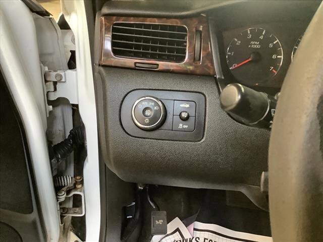 2016 Chevrolet Impala in Chicago, IL 60659 - 2328012 11