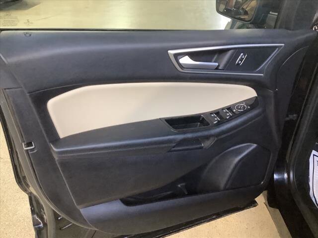 2019 Ford Edge in Chicago, IL 60659 - 2329258 9