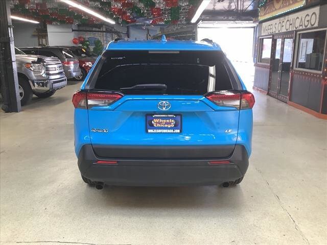 2019 Toyota RAV4 in Chicago, IL 60659 - 2329645 6