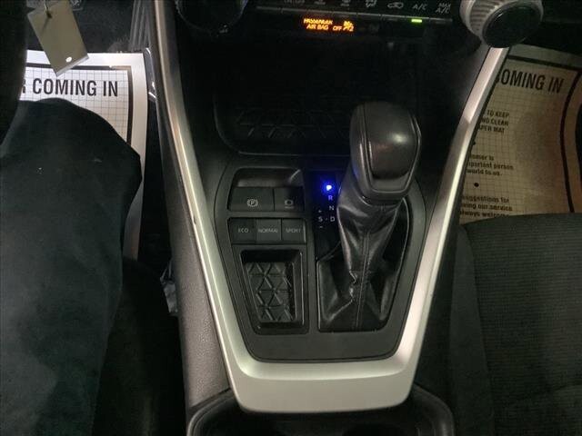 2019 Toyota RAV4 in Chicago, IL 60659 - 2329645 19
