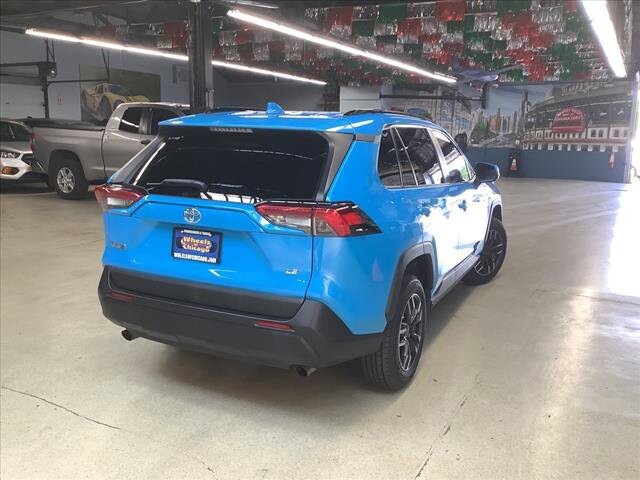2019 Toyota RAV4 in Chicago, IL 60659 - 2329645 7