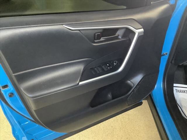 2019 Toyota RAV4 in Chicago, IL 60659 - 2329645 11