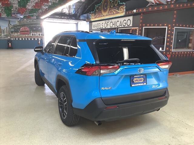 2019 Toyota RAV4 in Chicago, IL 60659 - 2329645 4