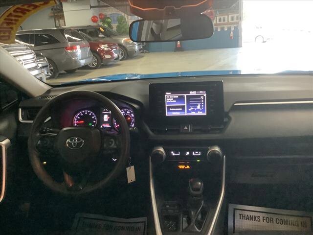 2019 Toyota RAV4 in Chicago, IL 60659 - 2329645 24