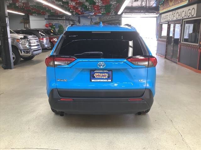 2019 Toyota RAV4 in Chicago, IL 60659 - 2329645 5