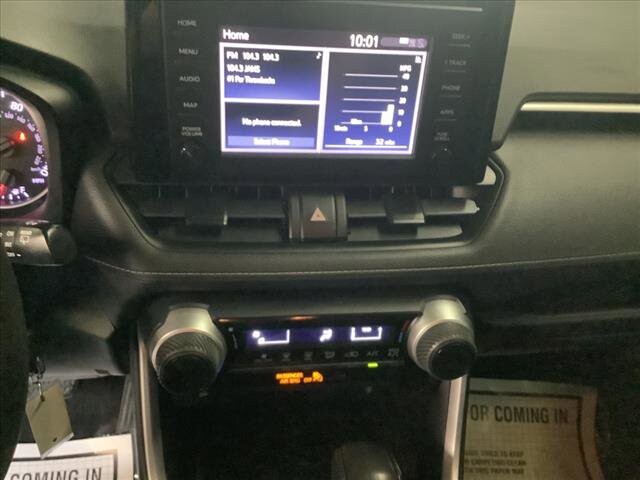 2019 Toyota RAV4 in Chicago, IL 60659 - 2329645 18