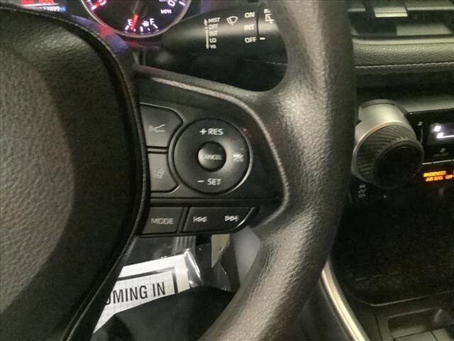 2019 Toyota RAV4 in Chicago, IL 60659 - 2329645 16