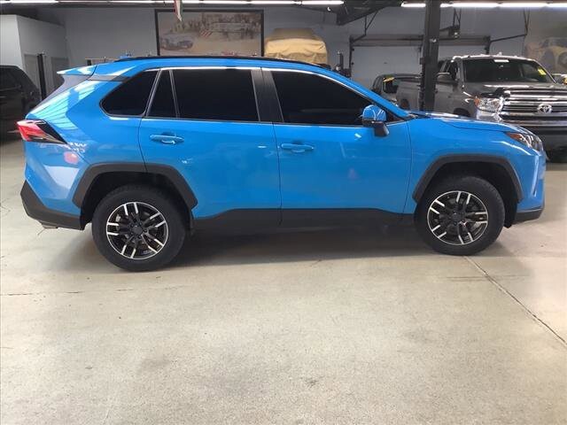 2019 Toyota RAV4 in Chicago, IL 60659 - 2329645 8