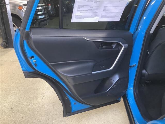 2019 Toyota RAV4 in Chicago, IL 60659 - 2329645 20