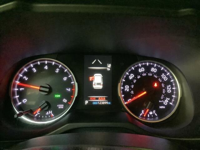 2019 Toyota RAV4 in Chicago, IL 60659 - 2329645 17