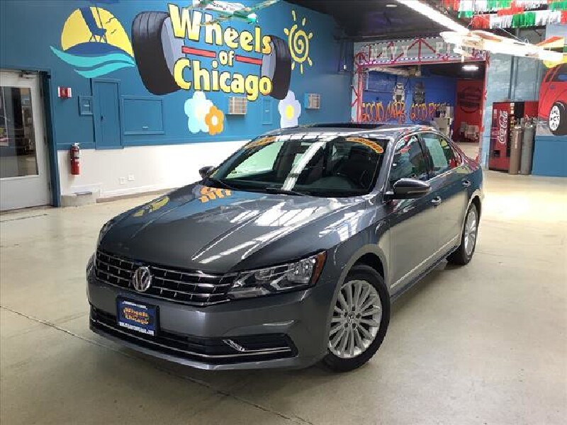 2016 Volkswagen Passat in Chicago, IL 60659 - 2329952