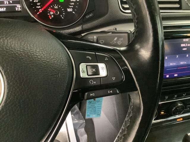 2016 Volkswagen Passat in Chicago, IL 60659 - 2329952 13