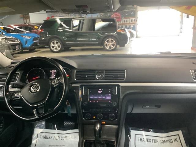 2016 Volkswagen Passat in Chicago, IL 60659 - 2329952 21
