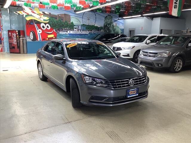 2016 Volkswagen Passat in Chicago, IL 60659 - 2329952 7