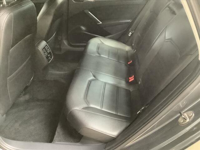 2016 Volkswagen Passat in Chicago, IL 60659 - 2329952 18