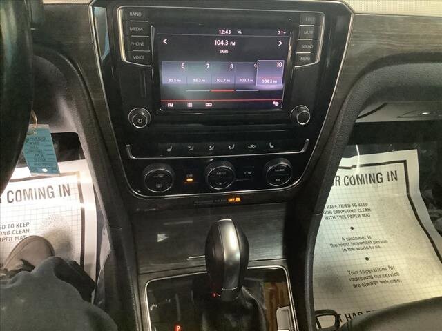 2016 Volkswagen Passat in Chicago, IL 60659 - 2329952 15