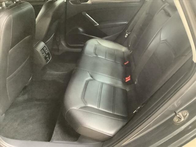 2016 Volkswagen Passat in Chicago, IL 60659 - 2329952 17