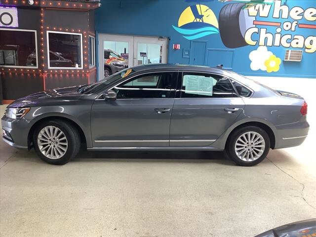 2016 Volkswagen Passat in Chicago, IL 60659 - 2329952 2