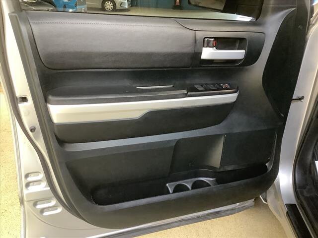 2017 Toyota Tundra in Chicago, IL 60659 - 2332110 9