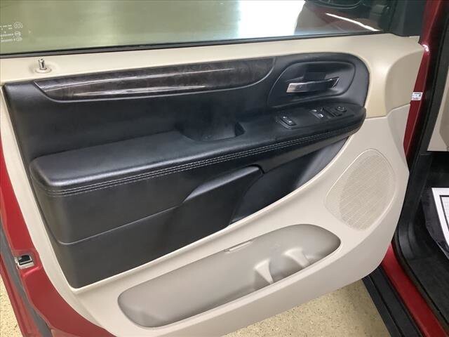 2016 Dodge Grand Caravan in Chicago, IL 60659 - 2332873 9