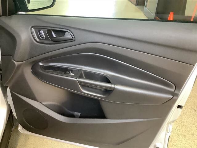 2017 Ford Escape in Chicago, IL 60659 - 2332897 21