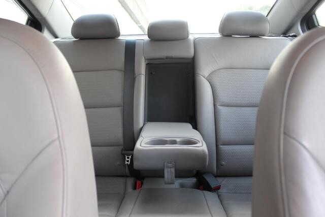 2017 Hyundai Elantra in Decatur, GA 30032 - 2334078 75