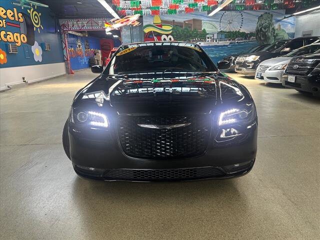 2015 Chrysler 300 in Chicago, IL 60659 - 2334669 2