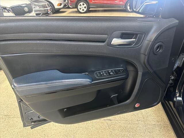2015 Chrysler 300 in Chicago, IL 60659 - 2334669 9
