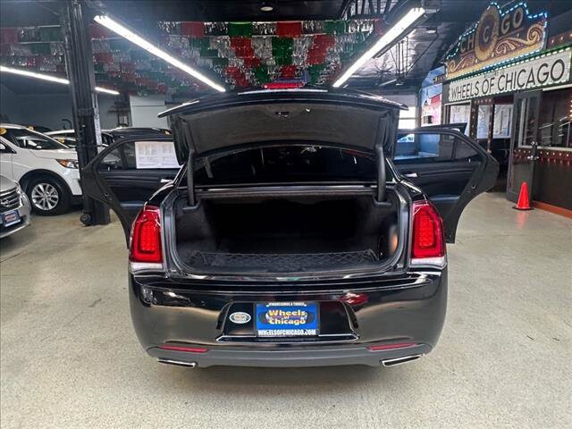 2015 Chrysler 300 in Chicago, IL 60659 - 2334669 25