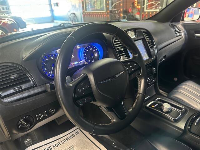 2015 Chrysler 300 in Chicago, IL 60659 - 2334669 11