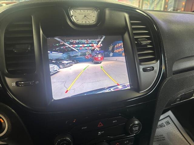 2015 Chrysler 300 in Chicago, IL 60659 - 2334669 19