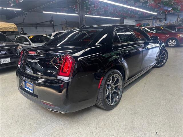 2015 Chrysler 300 in Chicago, IL 60659 - 2334669 5