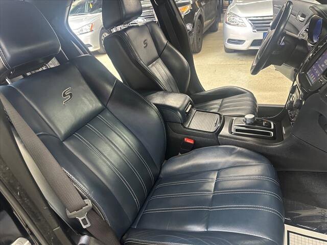 2015 Chrysler 300 in Chicago, IL 60659 - 2334669 21