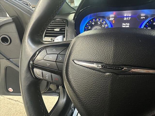 2015 Chrysler 300 in Chicago, IL 60659 - 2334669 13