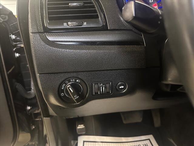 2015 Chrysler 300 in Chicago, IL 60659 - 2334669 12