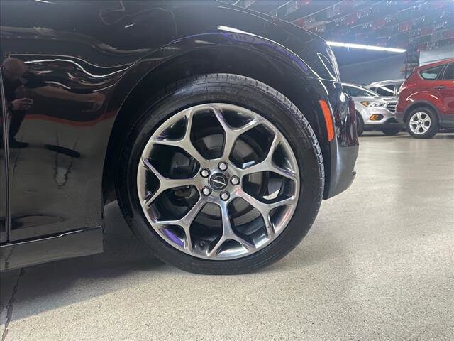 2015 Chrysler 300 in Chicago, IL 60659 - 2334669 8