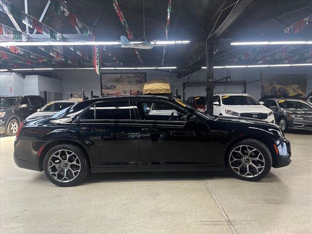 2015 Chrysler 300 in Chicago, IL 60659 - 2334669 6