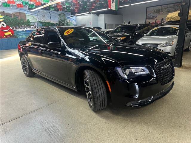 2015 Chrysler 300 in Chicago, IL 60659 - 2334669 3