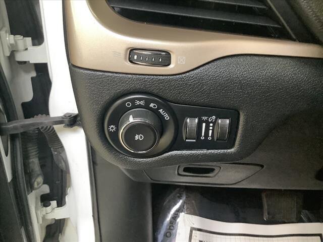 2016 Jeep Cherokee in Chicago, IL 60659 - 2335214 11