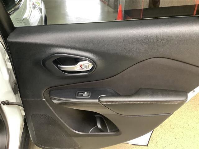 2016 Jeep Cherokee in Chicago, IL 60659 - 2335214 19