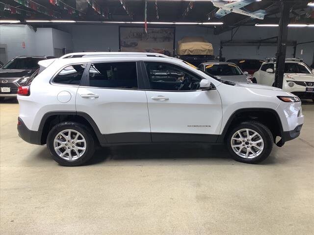 2016 Jeep Cherokee in Chicago, IL 60659 - 2335214 6