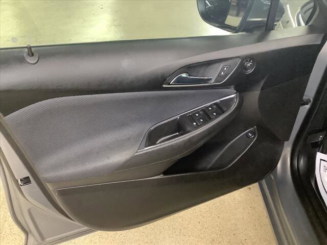2018 Chevrolet Cruze in Chicago, IL 60659 - 2335919 9