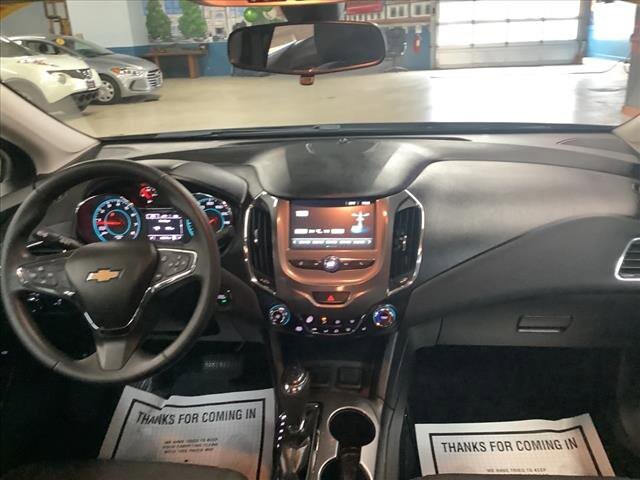 2018 Chevrolet Cruze in Chicago, IL 60659 - 2335919 20