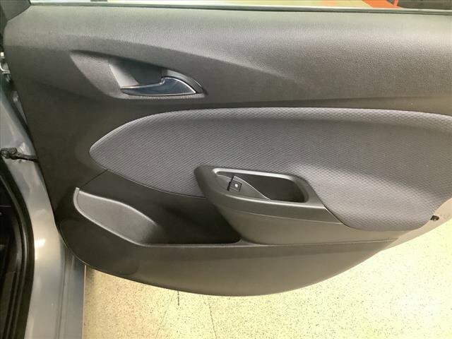 2018 Chevrolet Cruze in Chicago, IL 60659 - 2335919 19