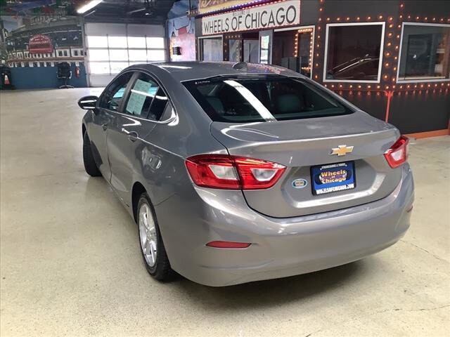 2018 Chevrolet Cruze in Chicago, IL 60659 - 2335919 3