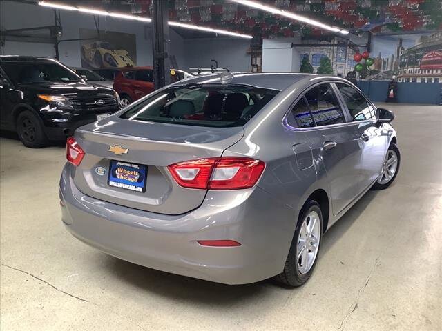 2018 Chevrolet Cruze in Chicago, IL 60659 - 2335919 5