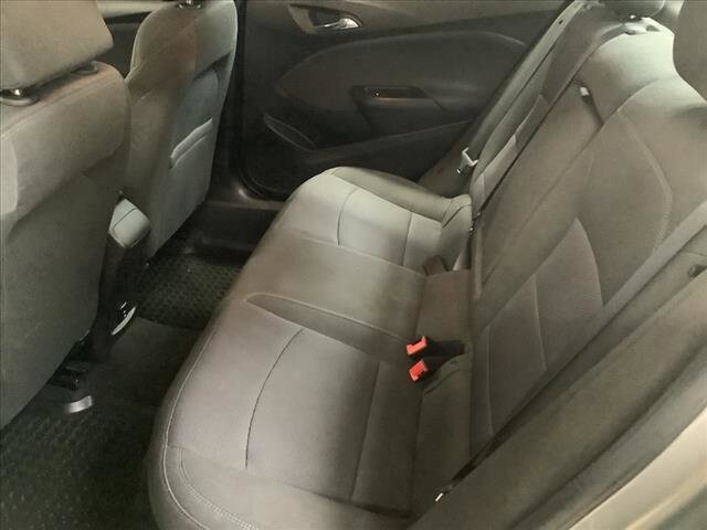 2018 Chevrolet Cruze in Chicago, IL 60659 - 2335919 17