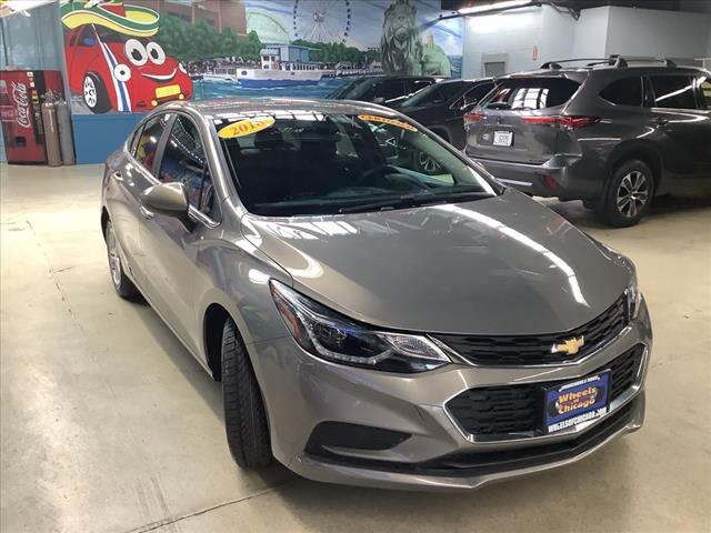 2018 Chevrolet Cruze in Chicago, IL 60659 - 2335919 7