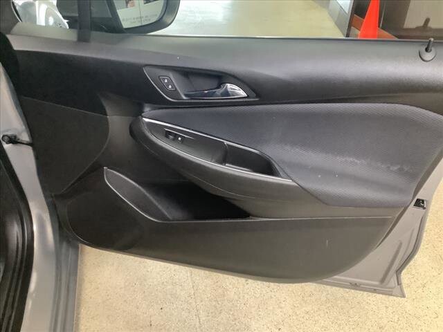 2018 Chevrolet Cruze in Chicago, IL 60659 - 2335919 21