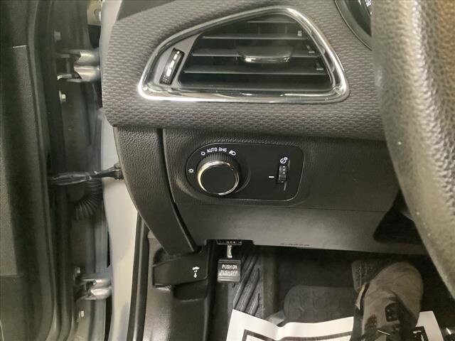 2018 Chevrolet Cruze in Chicago, IL 60659 - 2335919 11